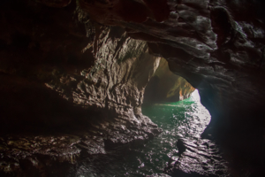 В пещерах средиземноморья