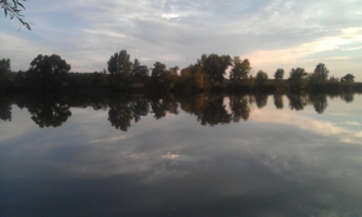 Осенний вечер на реке