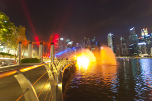 Огненное шоу на воде в Сингапуре