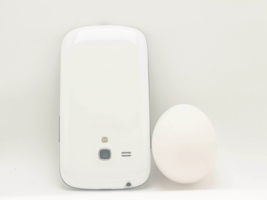  Смартфон с яйцом