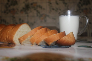 хлеб и молоко...