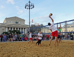 Пляжный волейбол на Театральной 