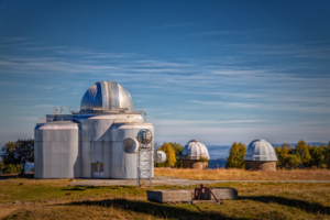 Купола телескопов - это их веки