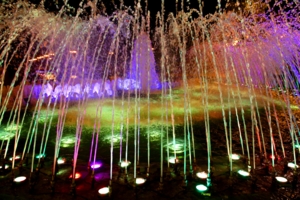 Радужные струи фонтана