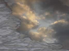 Льдинки смотрятся в облака