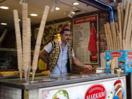 Продавец мороженого в Стамбуле