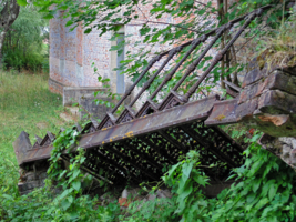 Руины чугунной лестницы