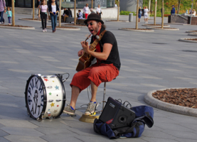 Уличный музыкант