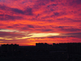 На горизонте восход, не Москва Сити