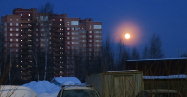 Луна в городе