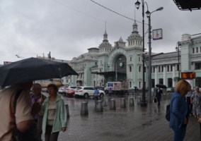 Дождь на Белорусском вокзале