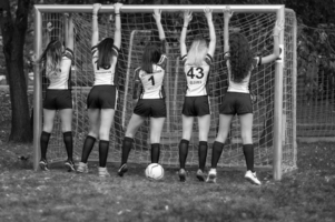 Женский футбол. Точное попадание.
