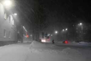 В городе ночь и снег