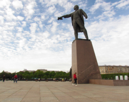 Обычный советский памятник