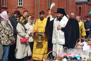 Окропить святой водой
