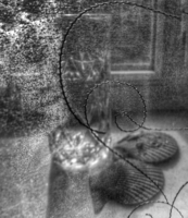 На подоконнике стакан с водой стоял.