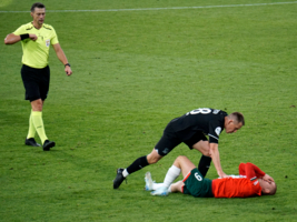 Не путайся под ногами!