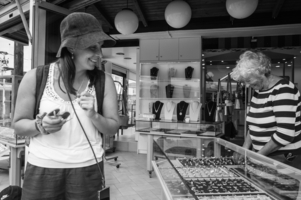 Я типа завтра зайду за сережками....