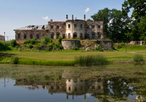 Заброшенная усадьба