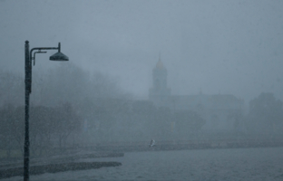 Прорываясь сквозь метель