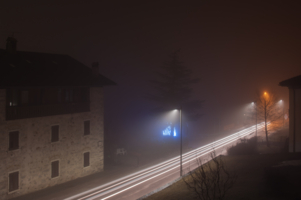 Туманная ночь в итальянской деревне