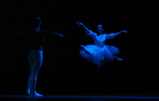 Из мглы явилась ты...