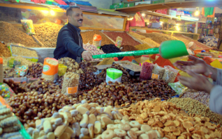 Угощайся, дорогой!