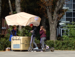 Любители эскимо и самокатов