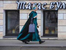 Летящей походкой ......