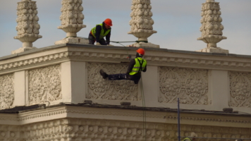 Не кочегары мы, не плотники...