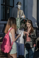 ...устроены так люди -желают знать, что будет...