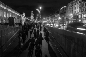 Вливаюсь в людские потоки, по улицам шумным бегу ©