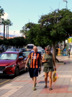 Любопытство и ревность одновременно.