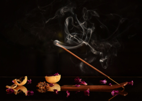 Её образ на сердце высечен ароматами...