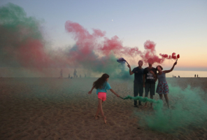 Рукотворные, цветные.