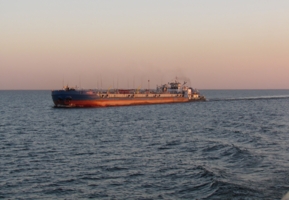 Из трубы идёт дымок