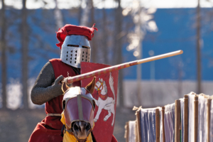 Про белую лошадь, что-то шепчущую другой...