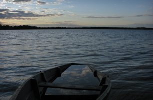 "Тянут ко дну боль и грусть"...