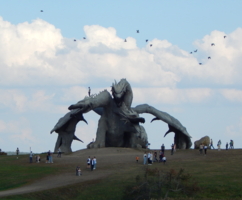 ОН приручил дракона!