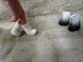 Спешит на свидание бабушка, а дедушки нету уже