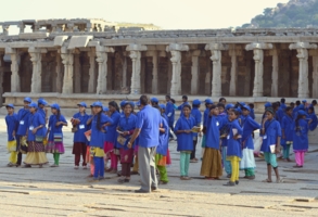 Хампи.Индийские школьники.