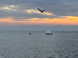 "Над седой равниной моря"