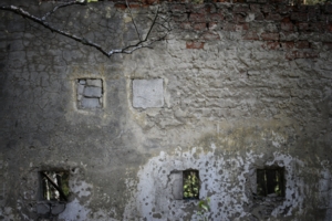 Исчезнет и старая стена, надёжно хранящая тайны