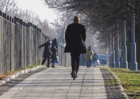 "Есть в саду у нас лазейка ..."