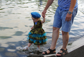 На празднике с дочкой