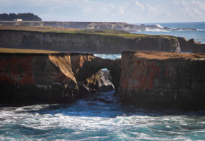 Дырка в скале