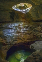 Вода просверлила...