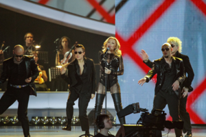 Дырка на дырке...