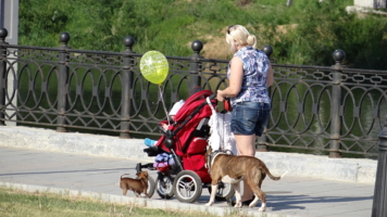 Очень заботливая мама!