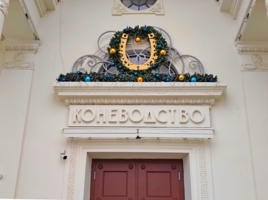 Хоть здесь сапожник с сапогами!